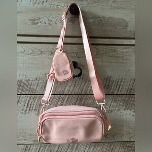 NWOT
Women’s pink crossbody